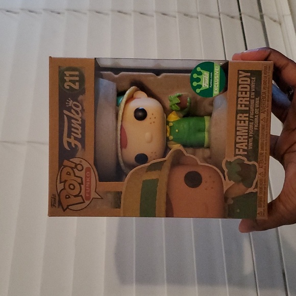 Earth Day 🌎 Farmer Freddy Funko Pop 211 Exclusive  Collectible 🔥 - Picture 1 of 9